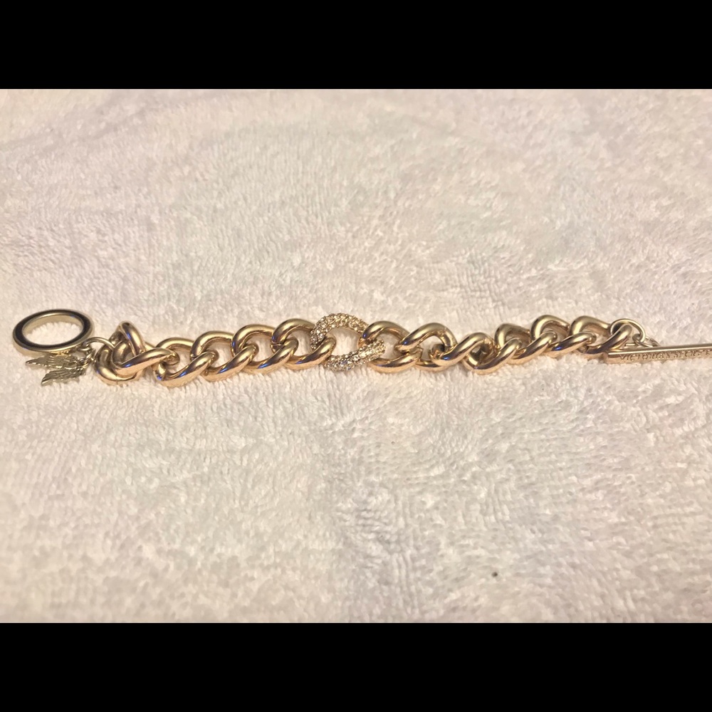 Bracelet.